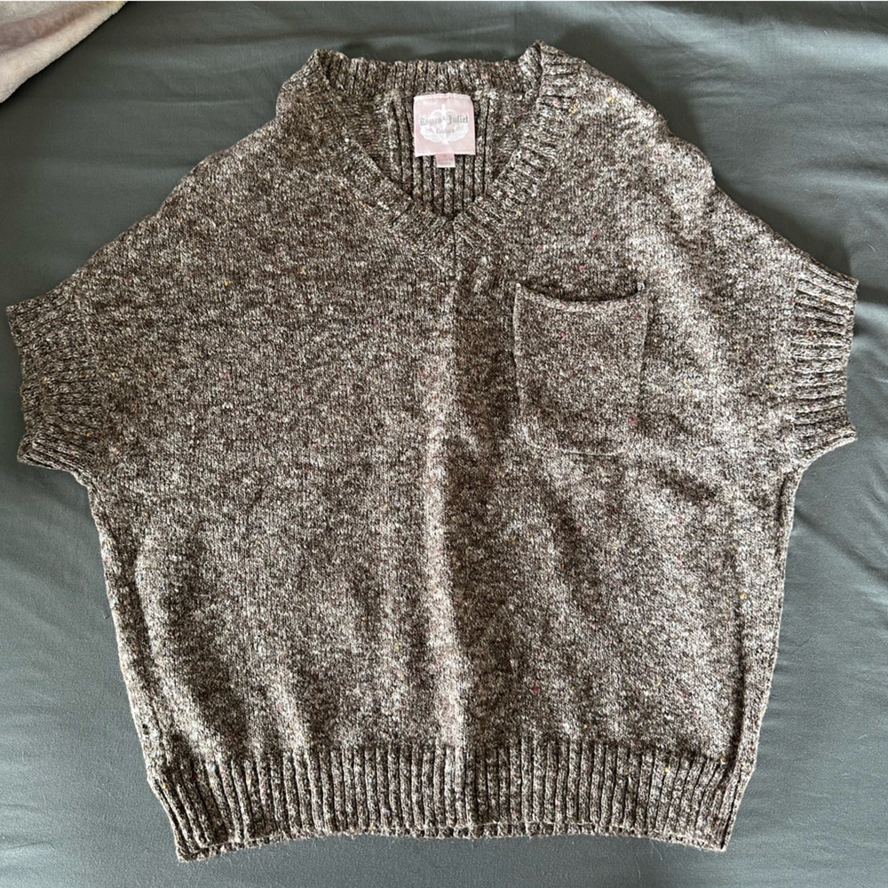 Romeo & Juliet short sleeve sweater